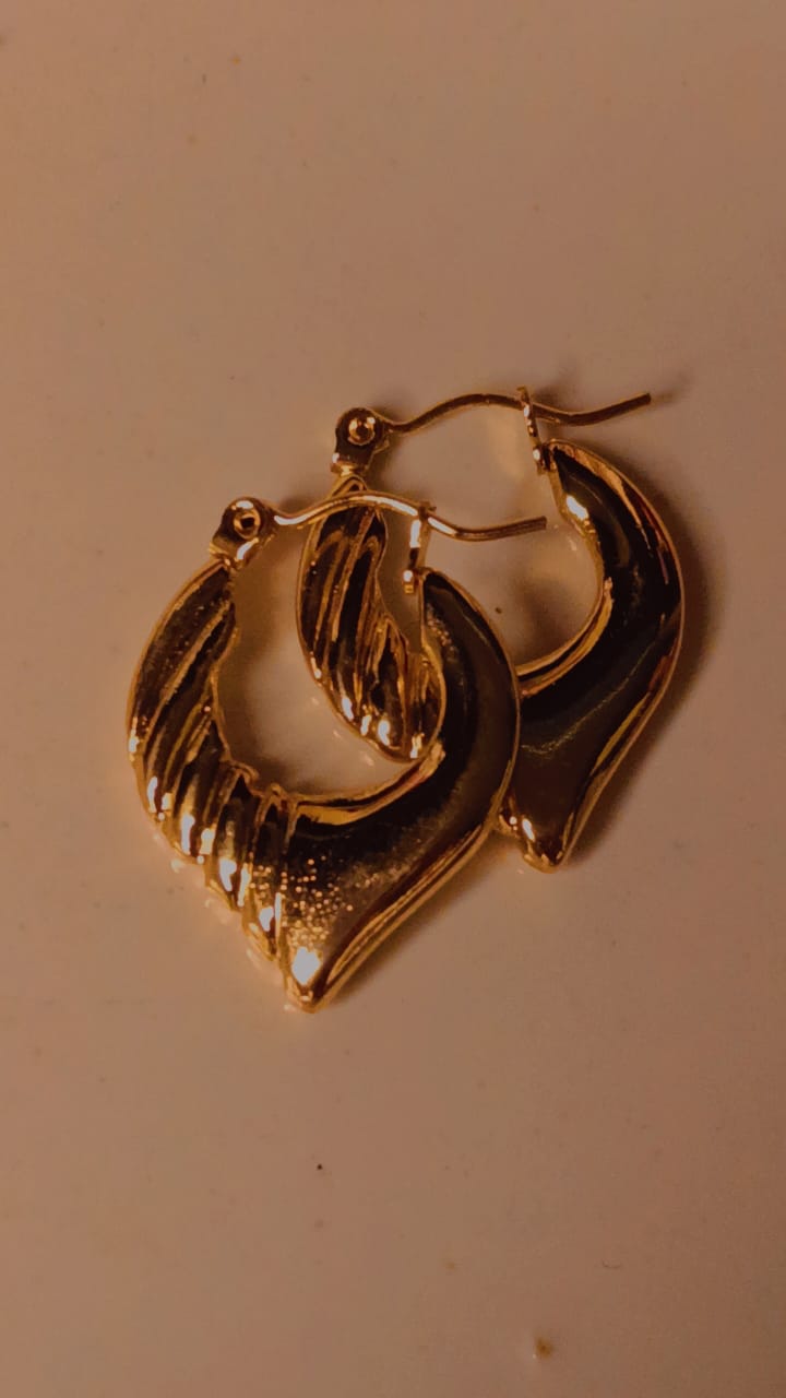Elegant gold wave hoop earrings with anti-tarnish finish